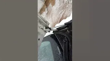 Газовые упоры капота на Hyundai Accent/Solaris